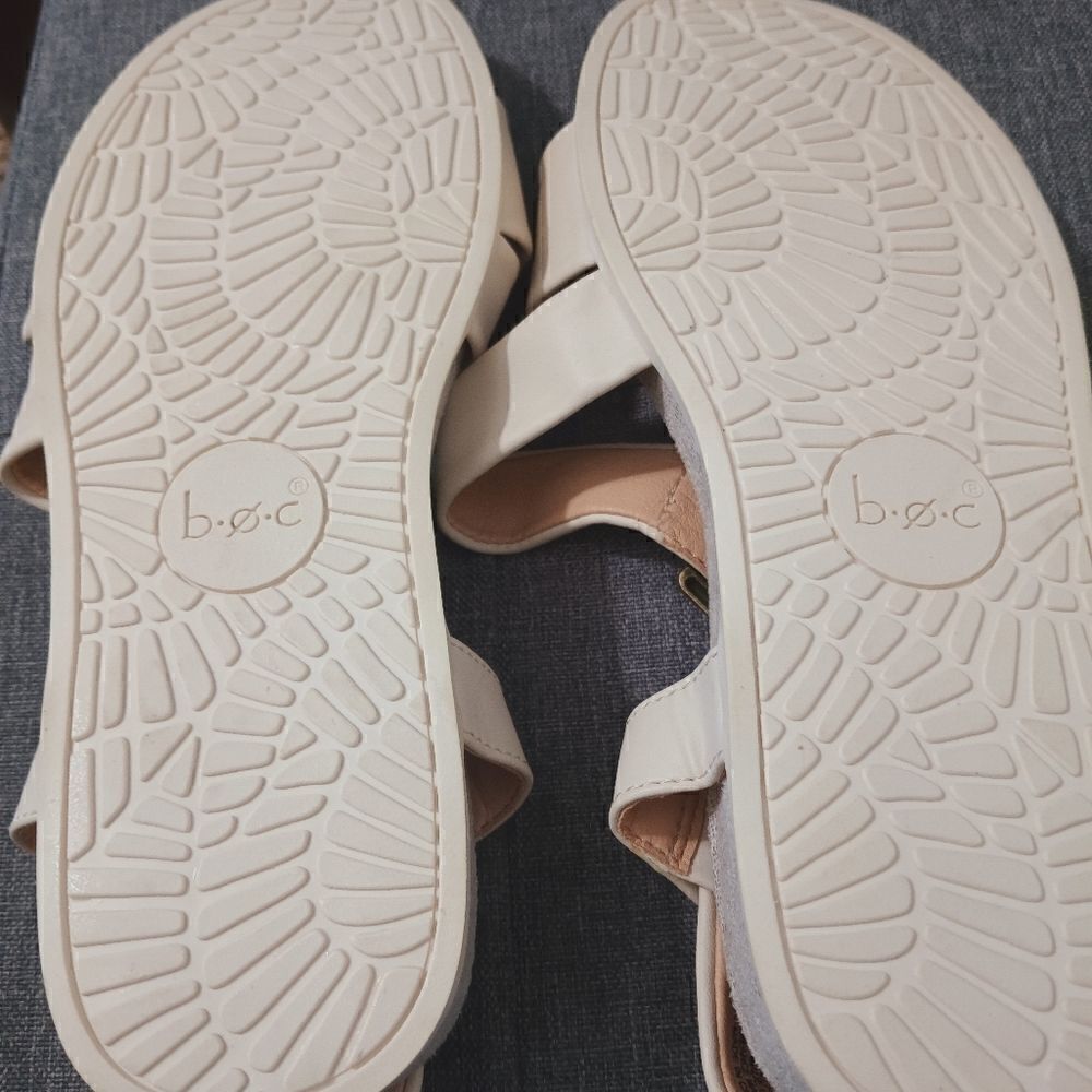 B.O.C Comfort Strappy Cream Sandals. SZ 8M - Picture 6 of 9